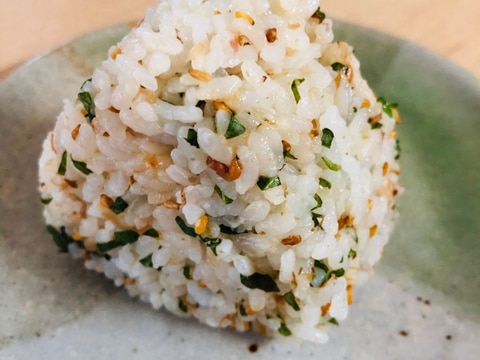 梅大葉おかかおにぎり